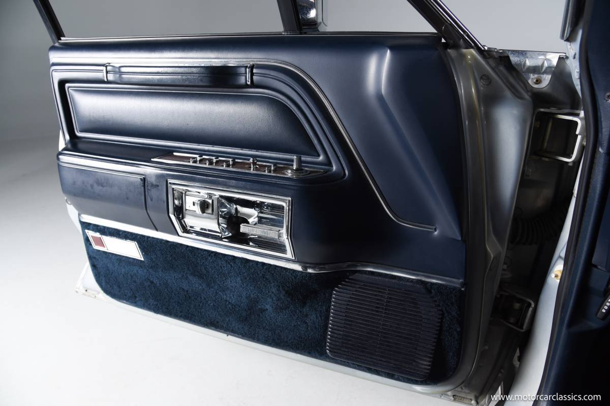 Lincoln-Continental-1988-19
