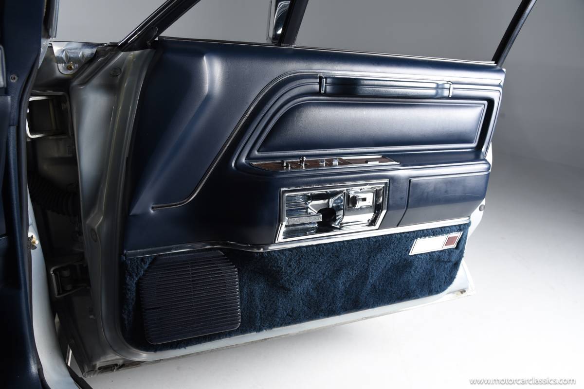 Lincoln-Continental-1988-20