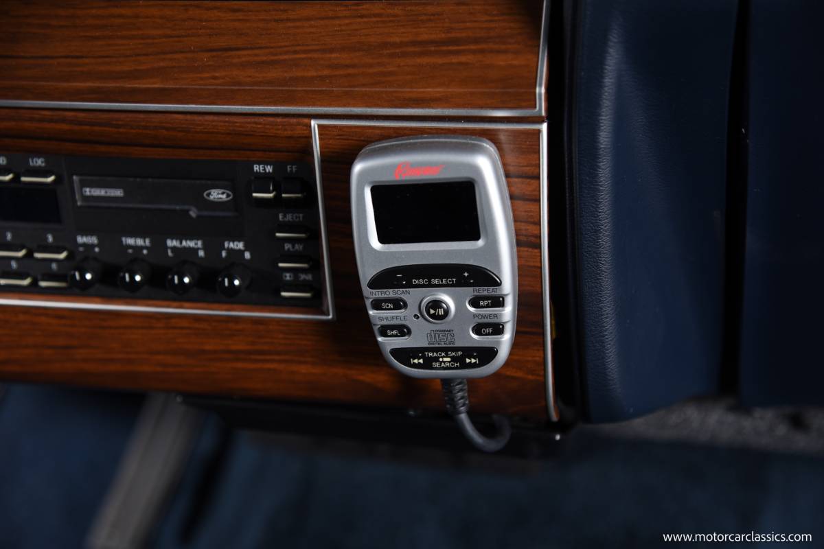 Lincoln-Continental-1988-21