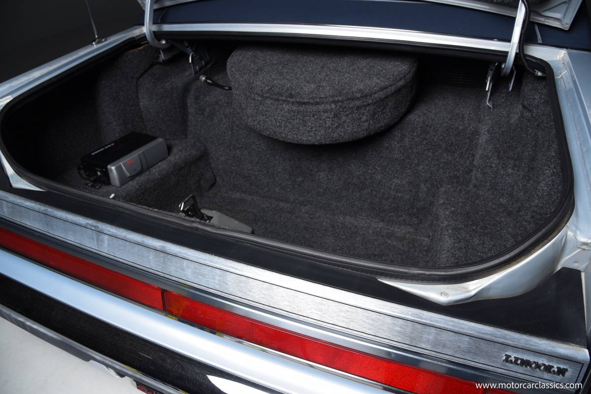 Lincoln-Continental-1988-23