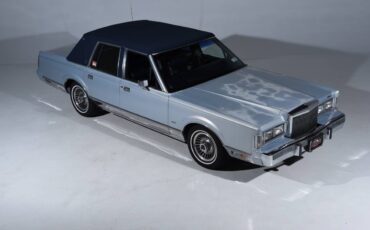 Lincoln-Continental-1988-3