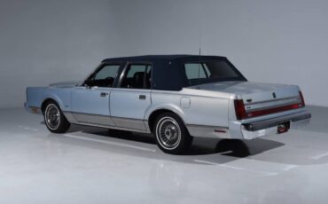 Lincoln-Continental-1988-4