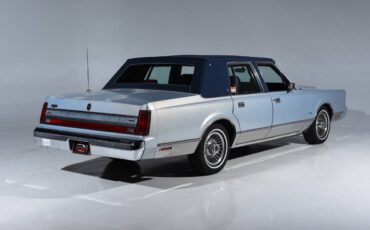 Lincoln-Continental-1988-6