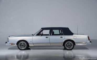 Lincoln-Continental-1988-7