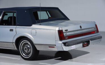 Lincoln-Continental-1988-8