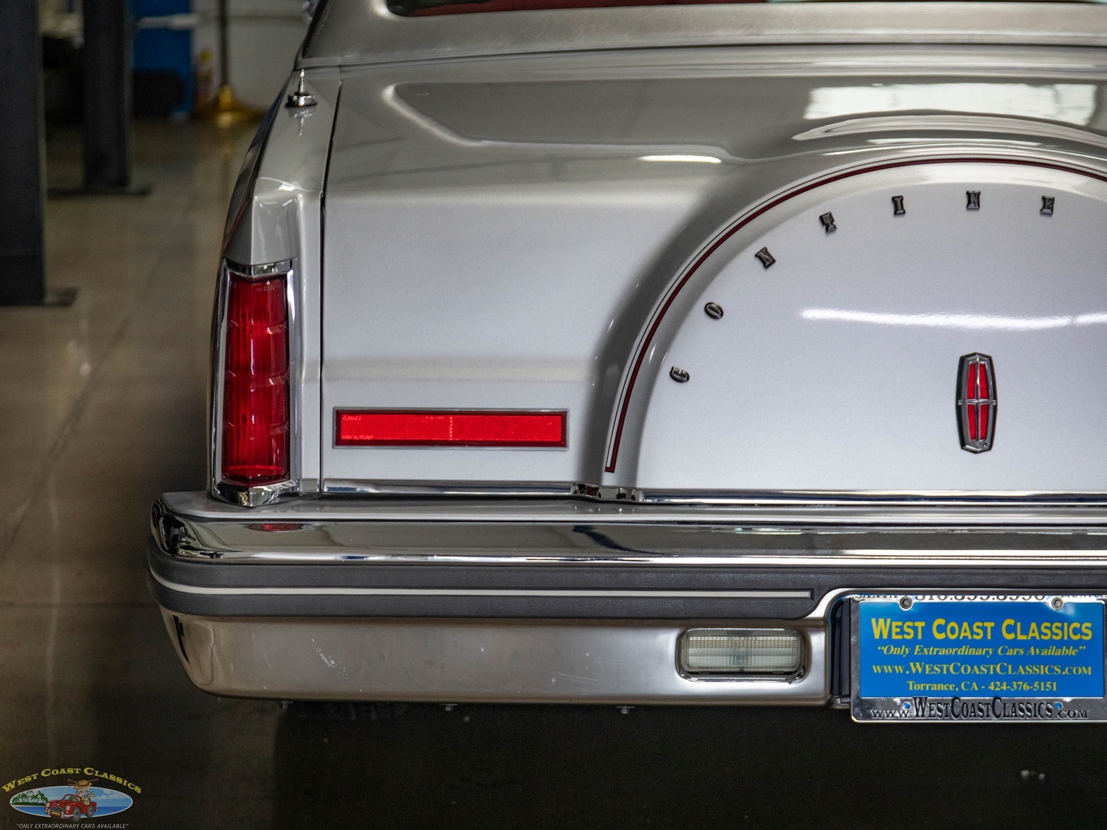 Lincoln-Continental-Mark-VI-1980-2-Door-Coupe-17