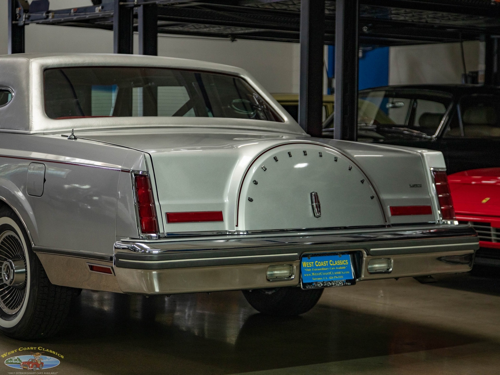 Lincoln-Continental-Mark-VI-1980-2-Door-Coupe-22