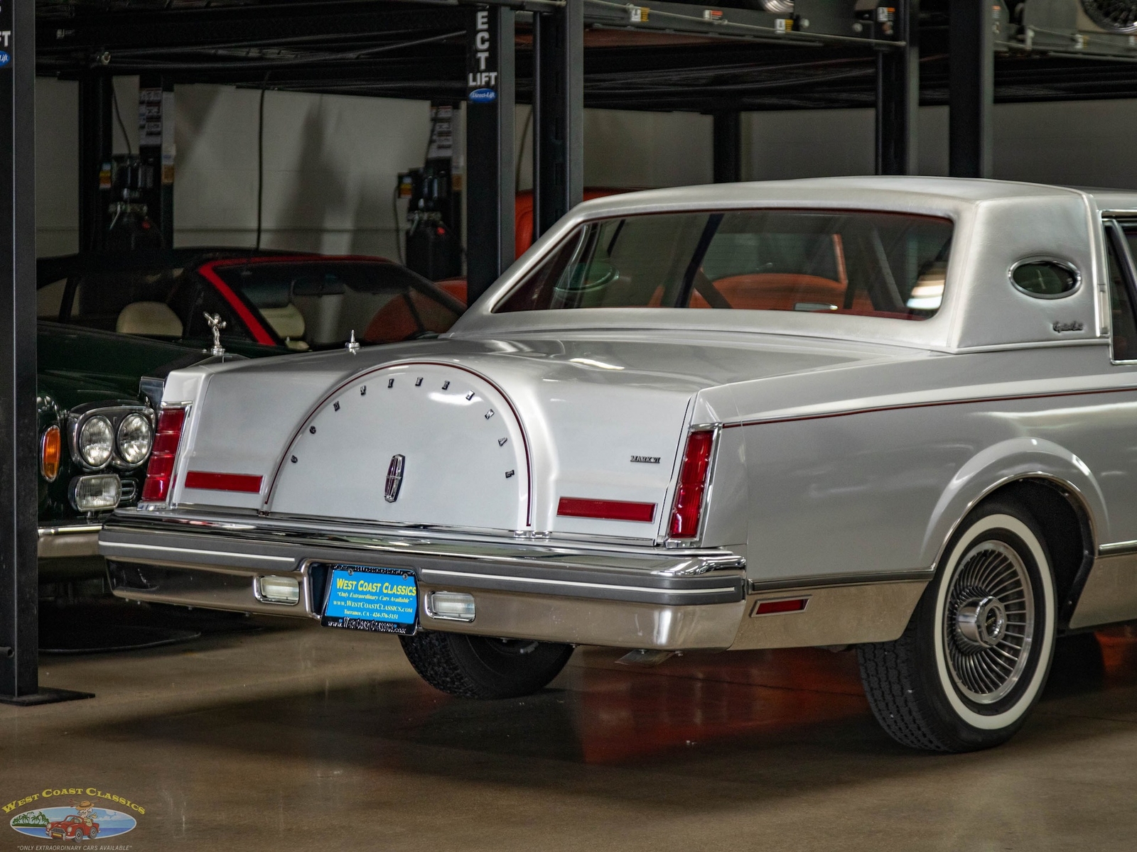 Lincoln-Continental-Mark-VI-1980-2-Door-Coupe-24