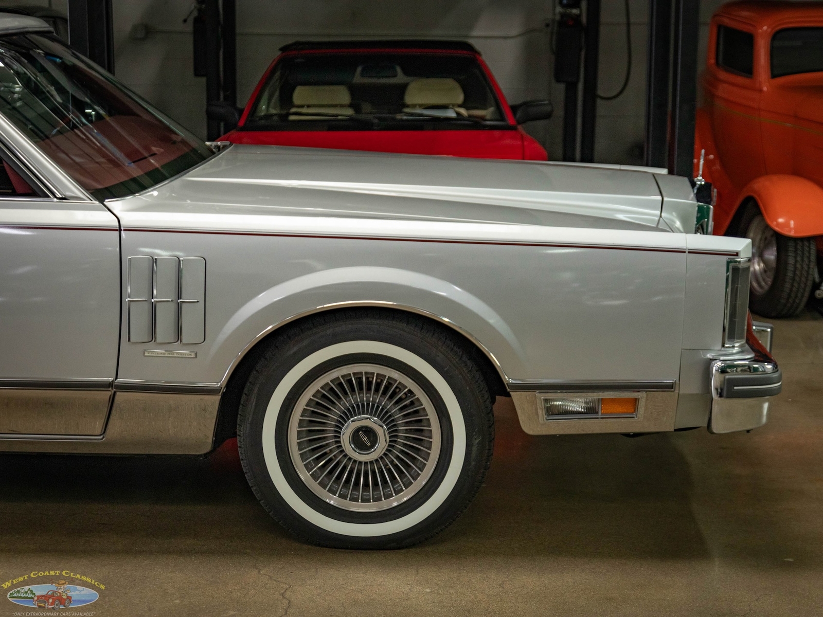 Lincoln-Continental-Mark-VI-1980-2-Door-Coupe-3