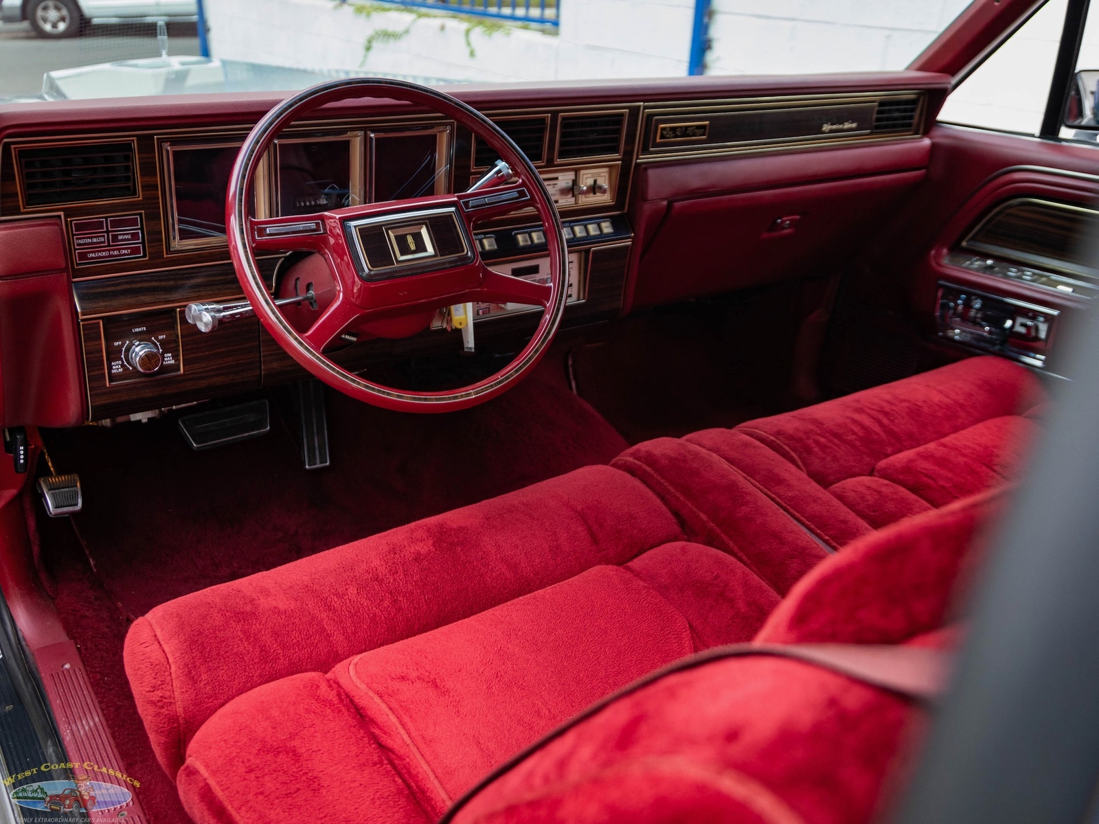 Lincoln-Continental-Mark-VI-1980-2-Door-Coupe-32