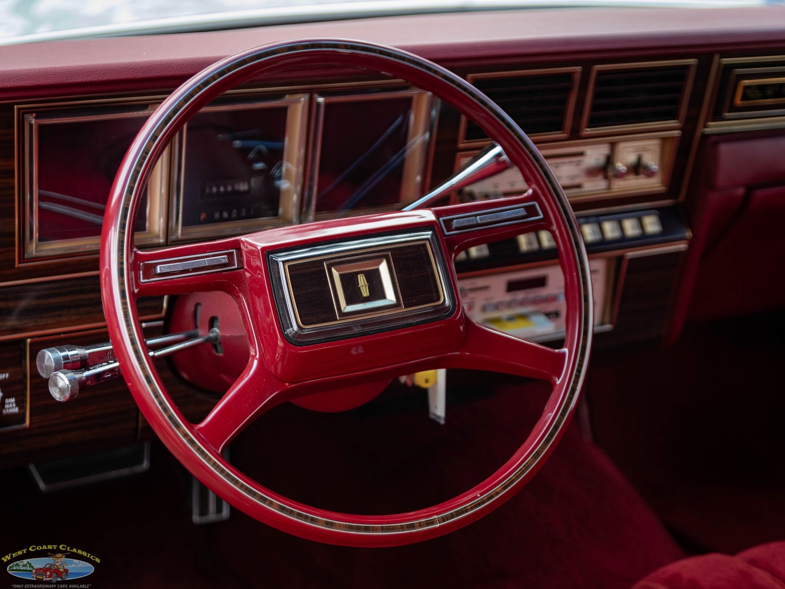 Lincoln-Continental-Mark-VI-1980-2-Door-Coupe-34