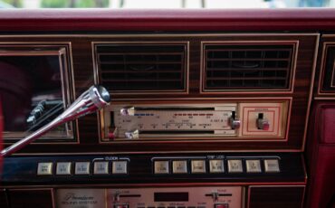 Lincoln-Continental-Mark-VI-1980-2-Door-Coupe-37