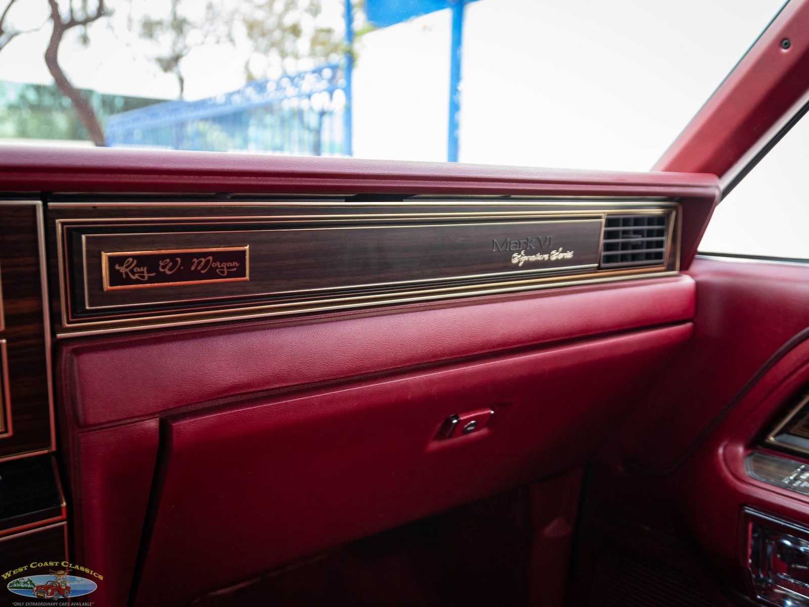 Lincoln-Continental-Mark-VI-1980-2-Door-Coupe-39