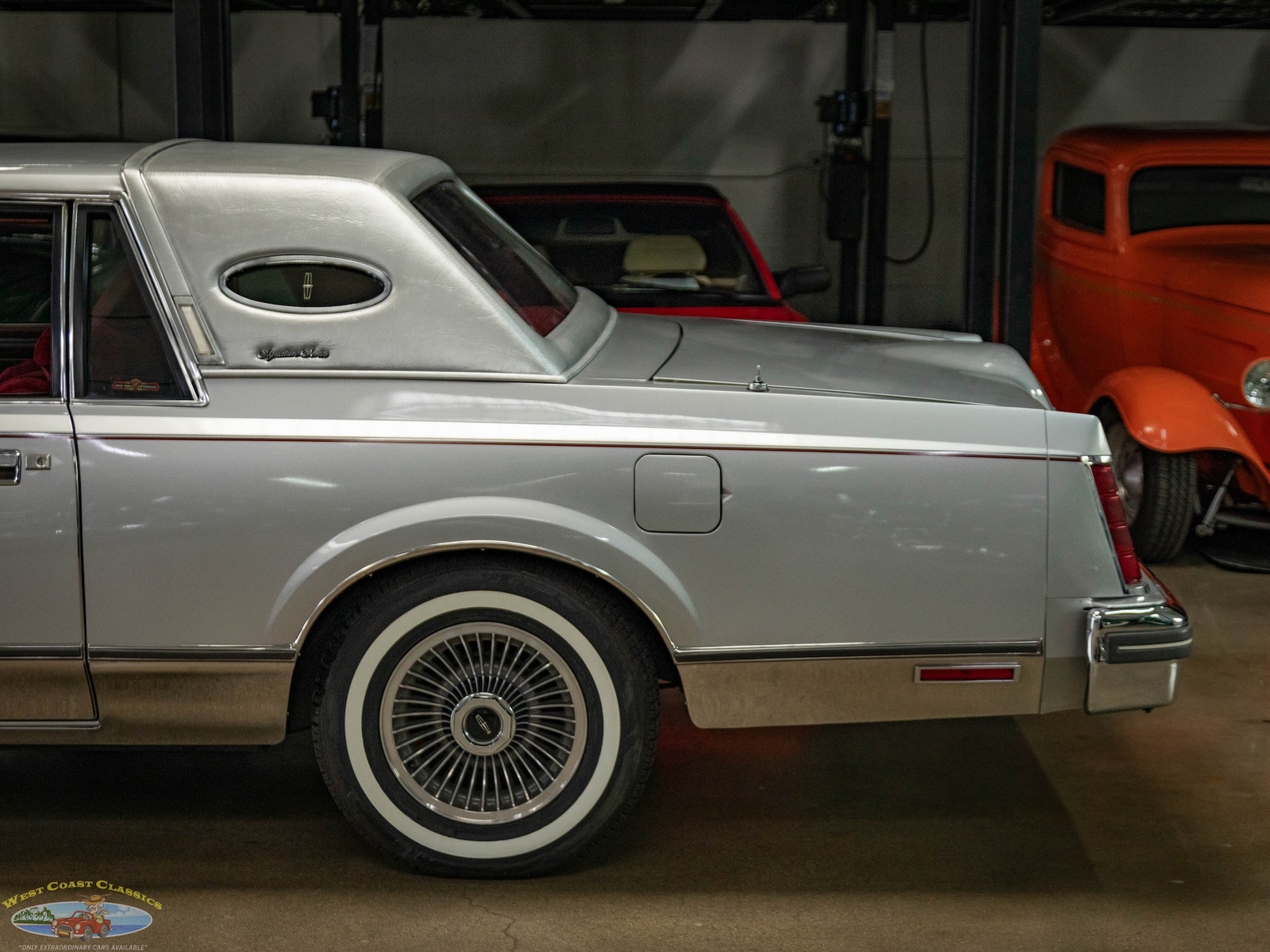Lincoln-Continental-Mark-VI-1980-2-Door-Coupe-6