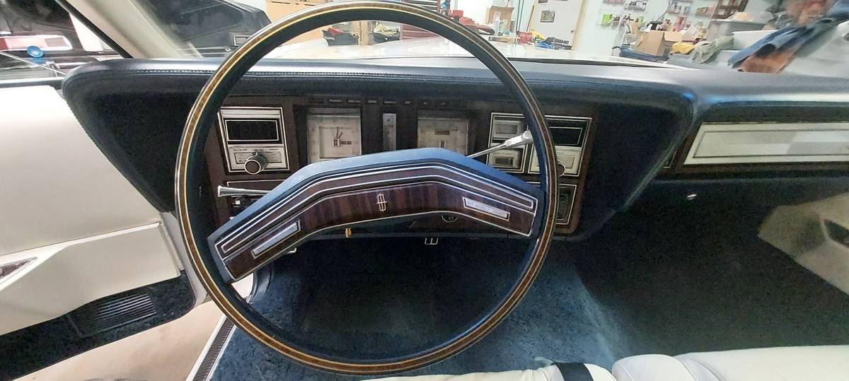 Lincoln-Continental-mark-v-1979-8