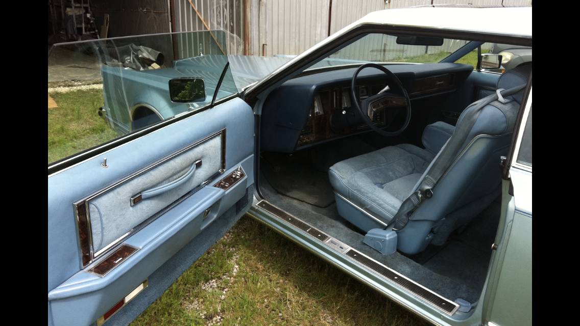 Lincoln-Continental-mark-v-1979-blue-3