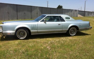 Lincoln Continental mark v  1979 blue