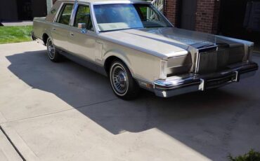 Lincoln-Continental-mark-vi-1981-brown-2
