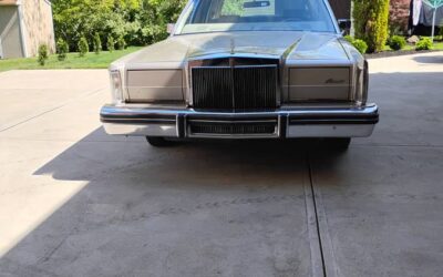 Lincoln Continental mark vi  1981 brown