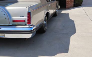 Lincoln-Continental-mark-vi-1981-brown-8