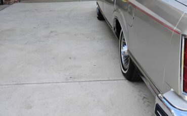 Lincoln-Continental-mark-vi-1981-brown-9