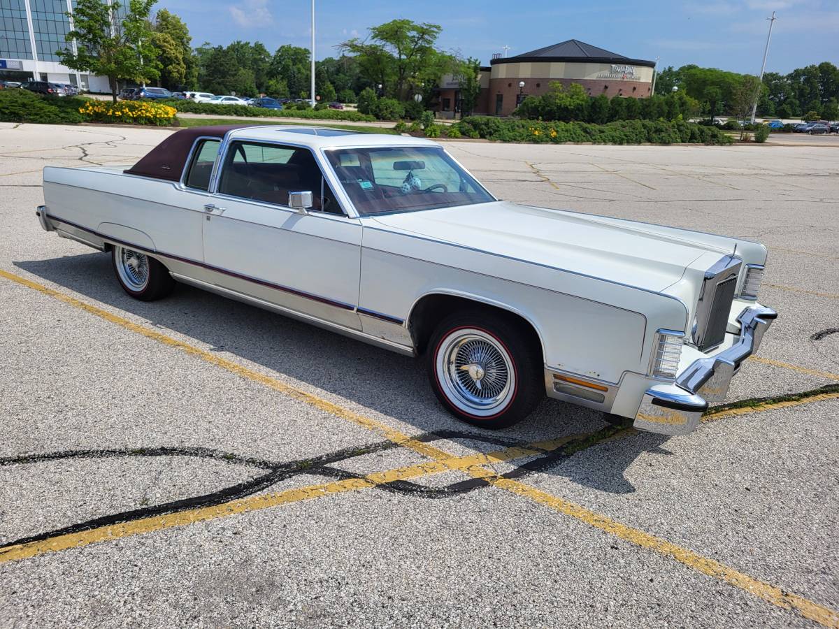 Lincoln-Continental-town-car-1976-white-1
