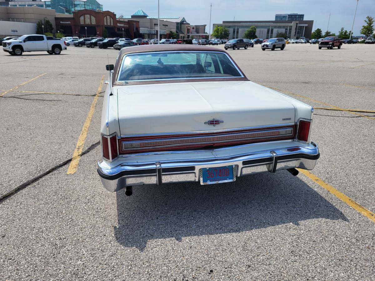 Lincoln-Continental-town-car-1976-white-2
