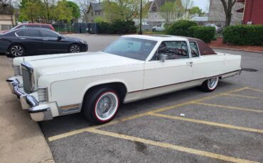 Lincoln-Continental-town-car-1976-white-3