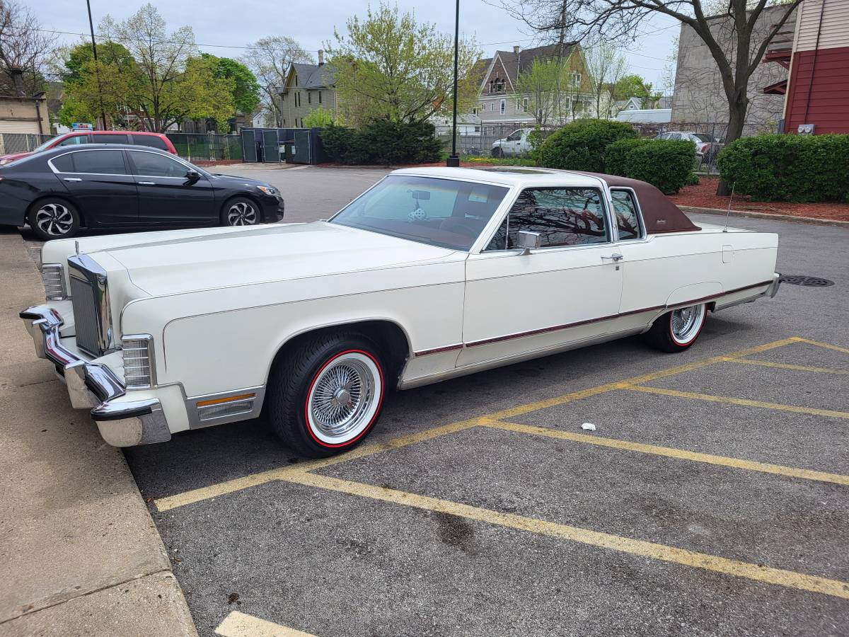 Lincoln-Continental-town-car-1976-white-3