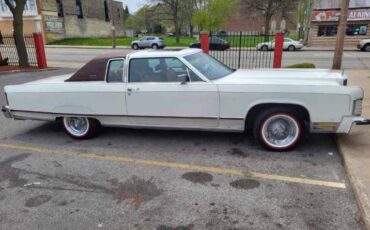 Lincoln-Continental-town-car-1976-white-4