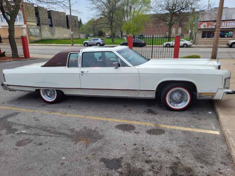 Lincoln-Continental-town-car-1976-white-4