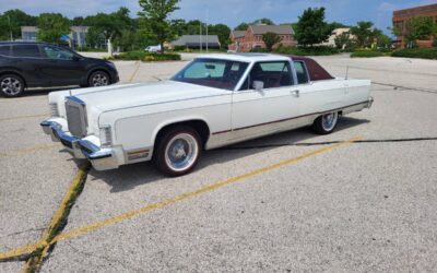 Lincoln Continental town car  1976 white