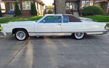 Lincoln-Continental-town-car-1976-white-5