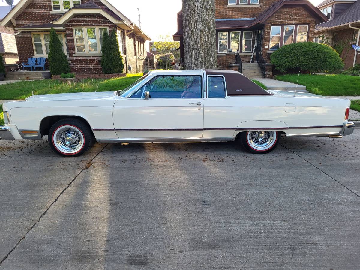 Lincoln-Continental-town-car-1976-white-5