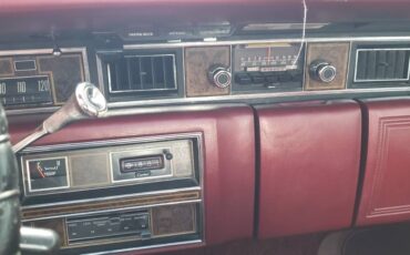 Lincoln-Continental-town-car-1976-white-6