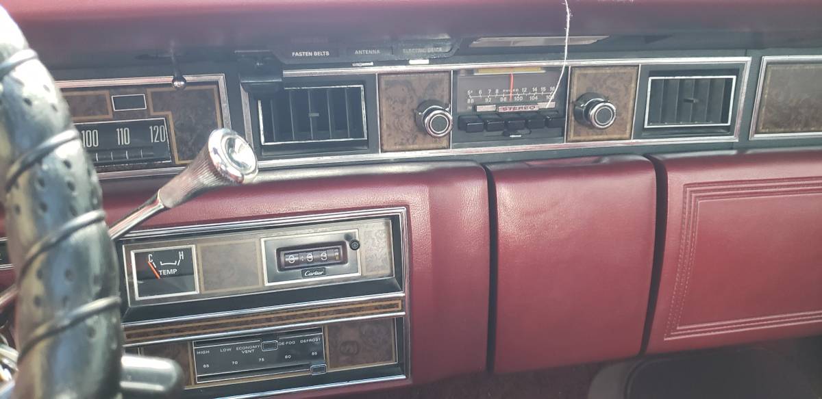 Lincoln-Continental-town-car-1976-white-6