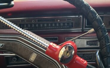 Lincoln-Continental-town-car-1976-white-8