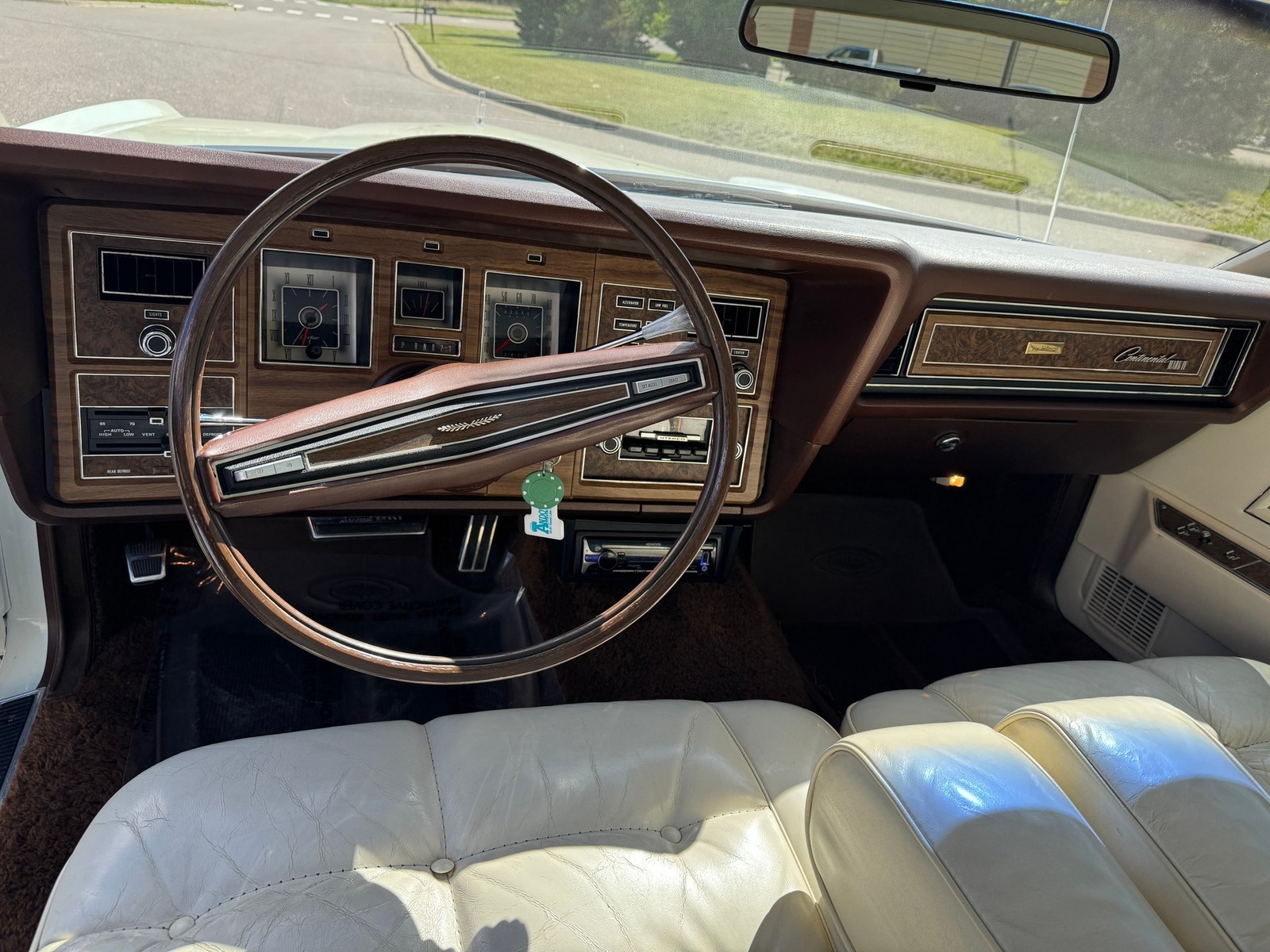 Lincoln-Mark-IV-1972-Coupe-10