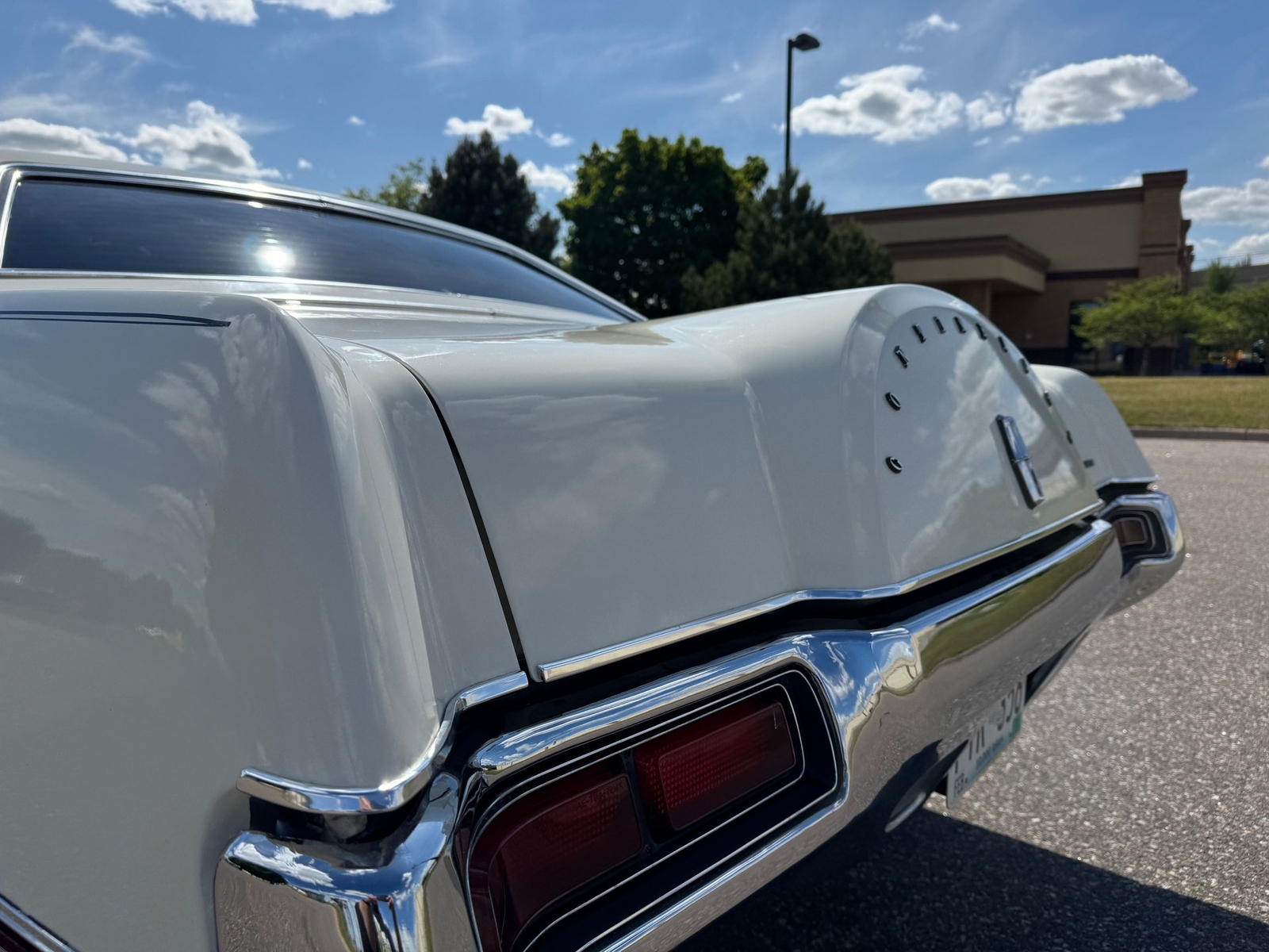 Lincoln-Mark-IV-1972-Coupe-29