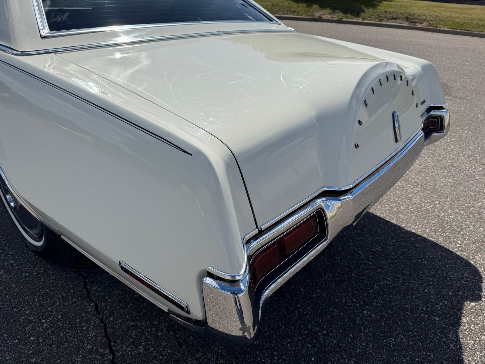 Lincoln-Mark-IV-1972-Coupe-31