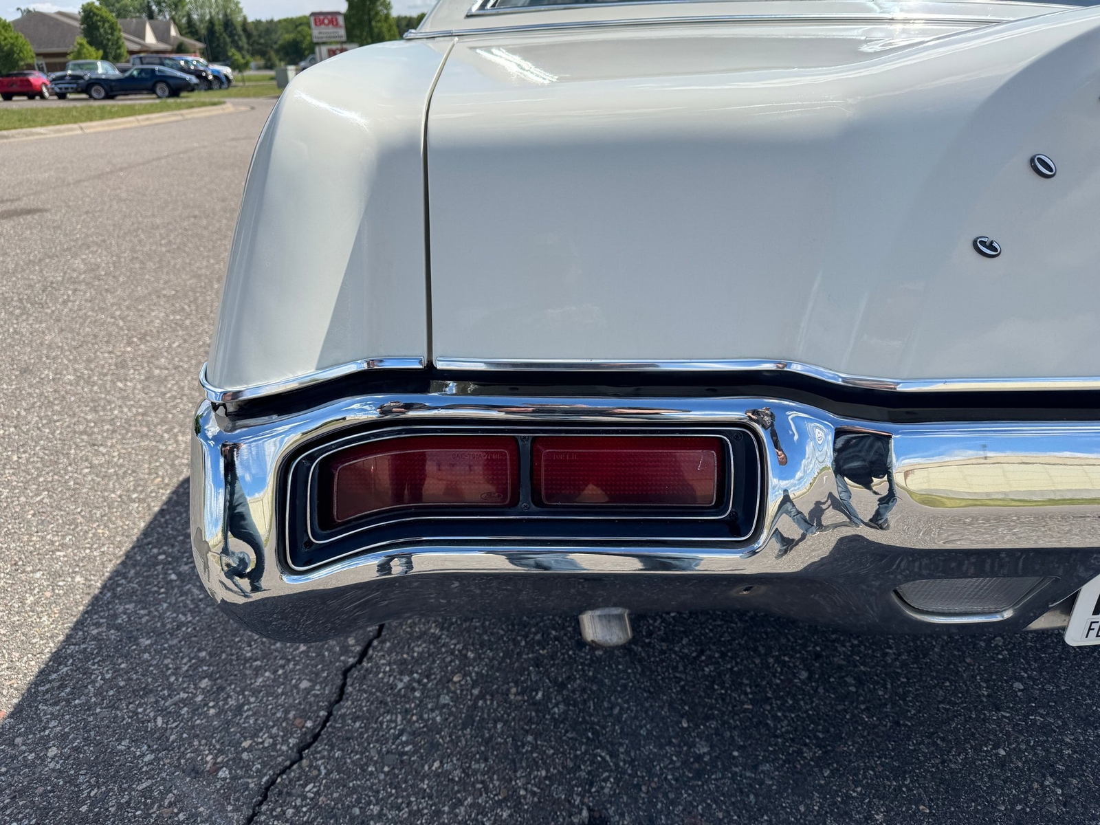 Lincoln-Mark-IV-1972-Coupe-33