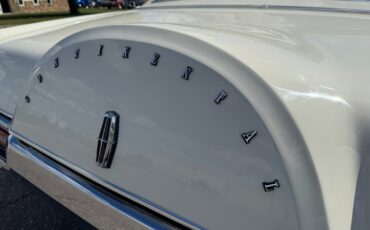 Lincoln-Mark-IV-1972-Coupe-38