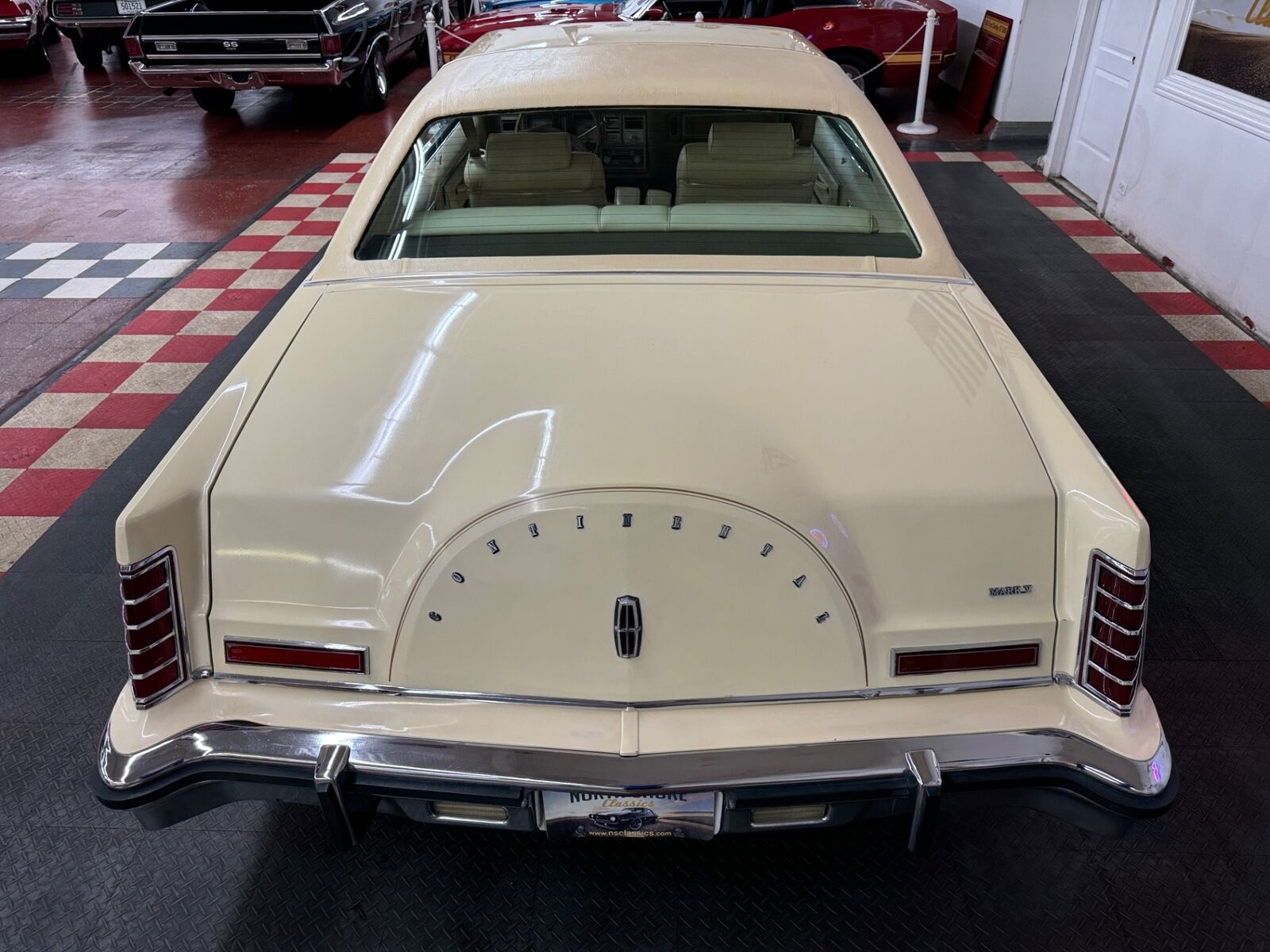Lincoln-Mark-Series-1979-2-Door-12