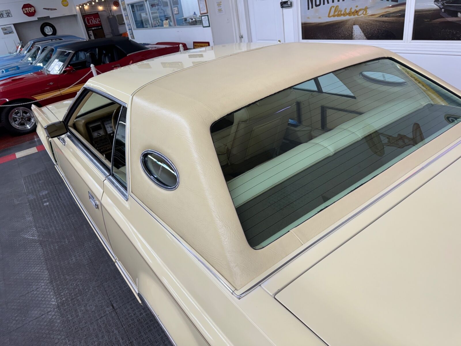 Lincoln-Mark-Series-1979-2-Door-14