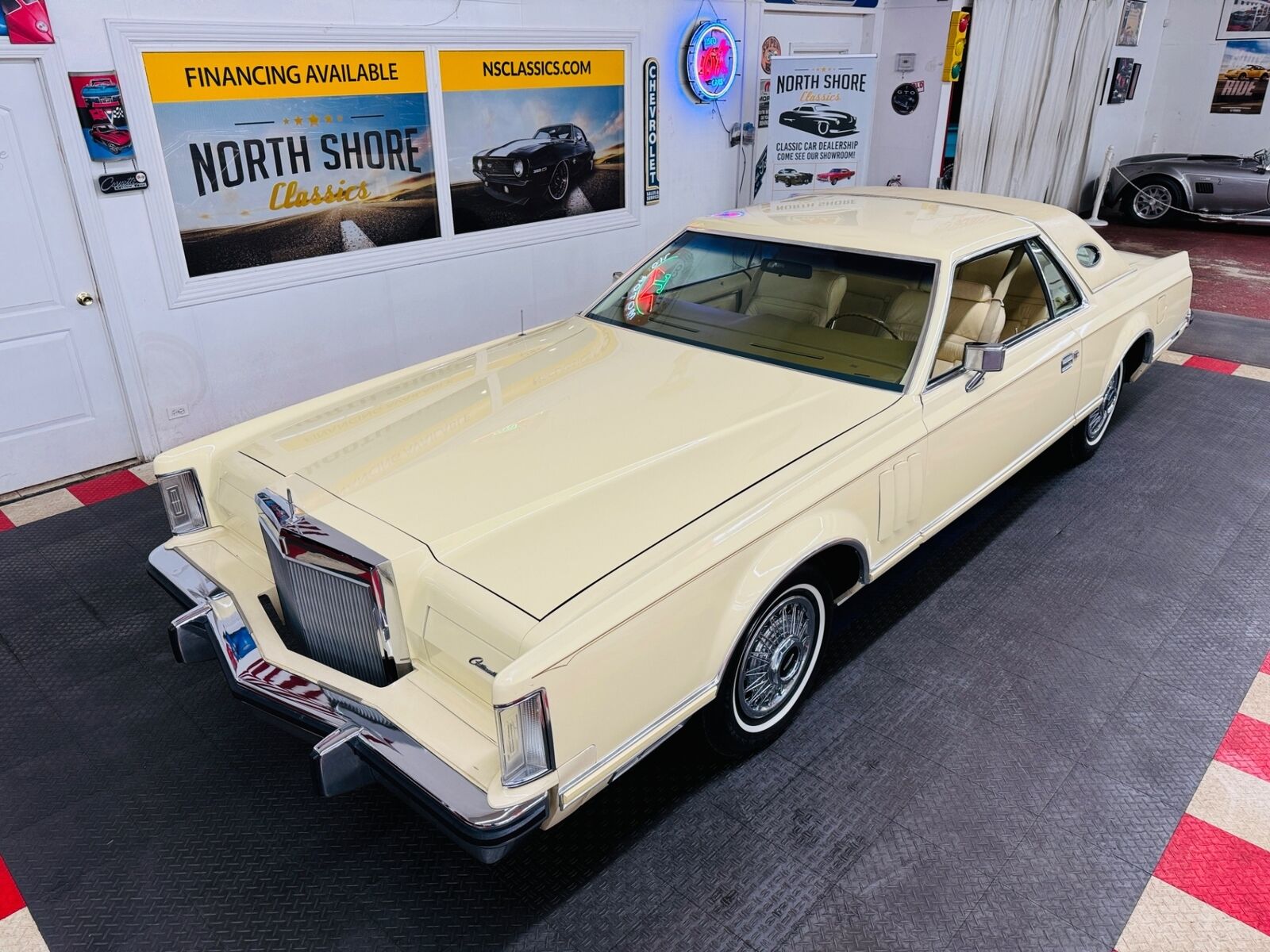 Lincoln-Mark-Series-1979-2-Door-17