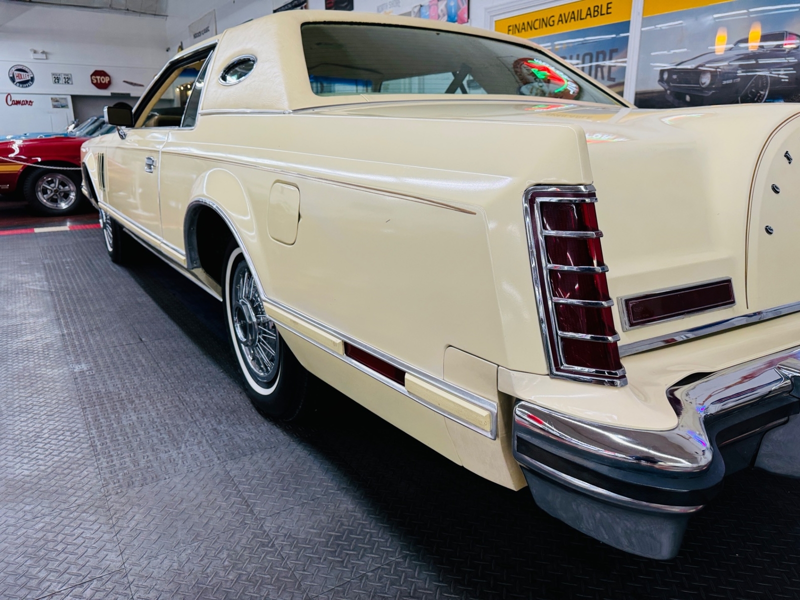 Lincoln-Mark-Series-1979-2-Door-25