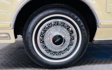 Lincoln-Mark-Series-1979-2-Door-26