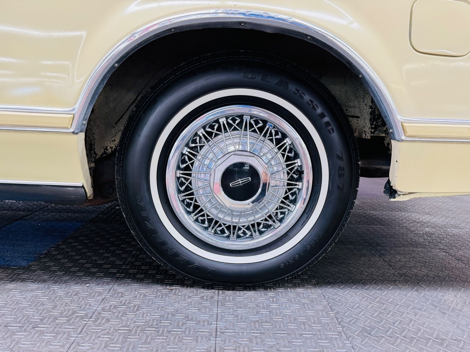 Lincoln-Mark-Series-1979-2-Door-27