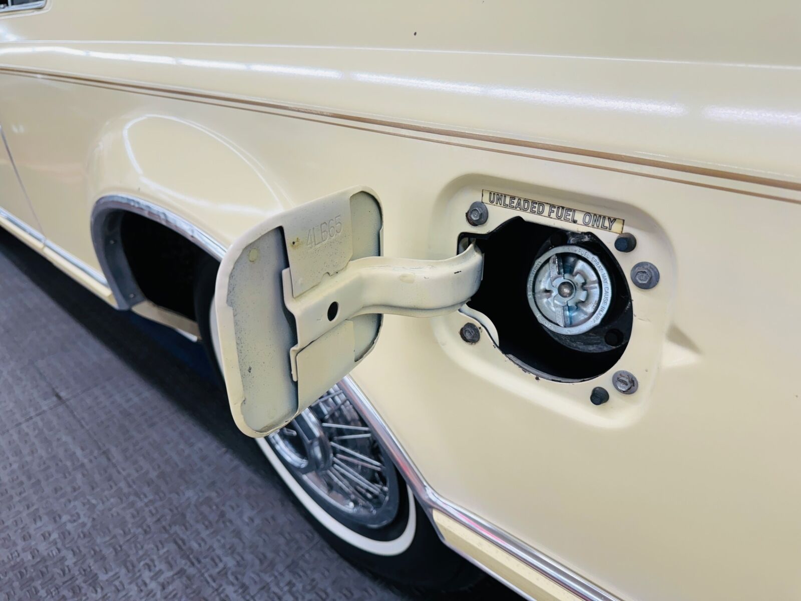 Lincoln-Mark-Series-1979-2-Door-28