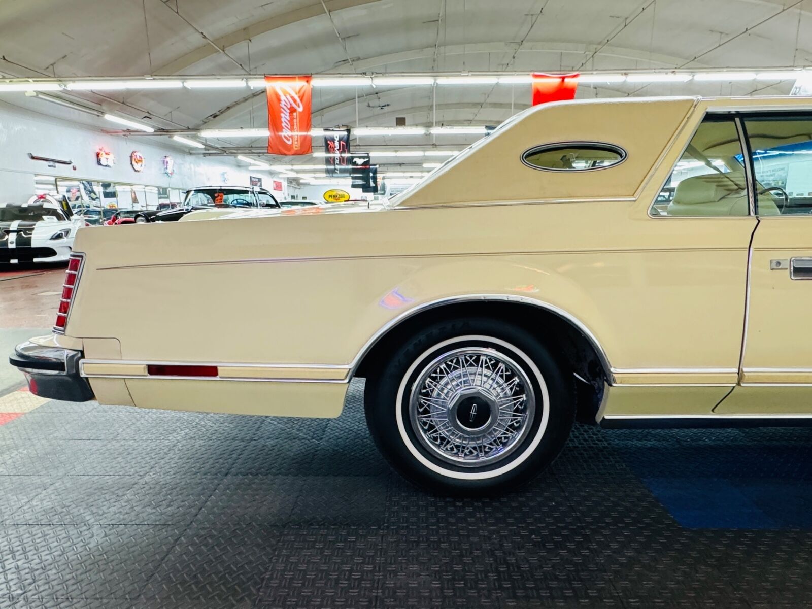 Lincoln-Mark-Series-1979-2-Door-29